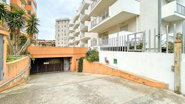 negozio in vendita a Cagliari in zona Fonsarda / zona Giudici