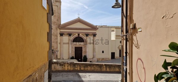 appartamento in vendita a Cagliari in zona Villanova