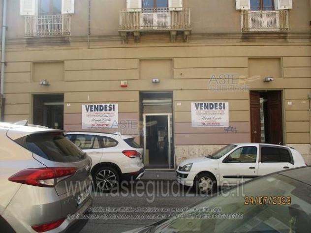 negozio in vendita a Cagliari in zona Tribunale