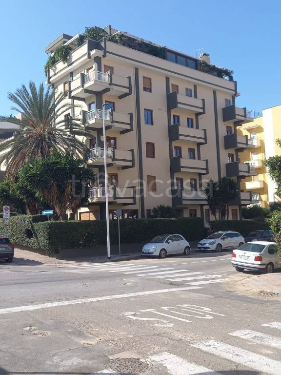 locale commerciale in vendita a Cagliari in zona Monte Urpinu
