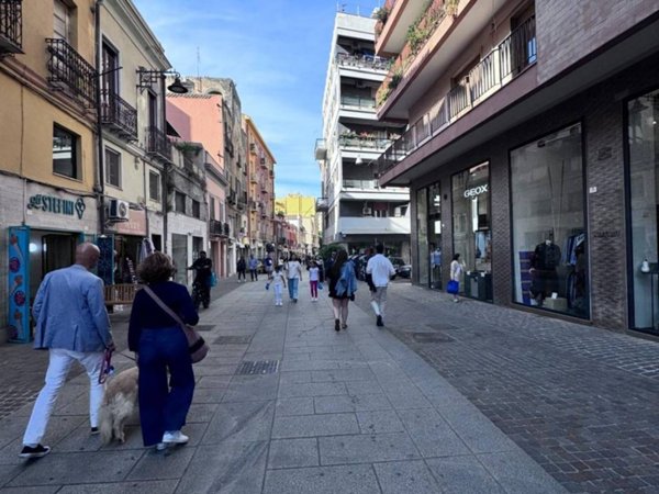 negozio in vendita a Cagliari in zona Villanova