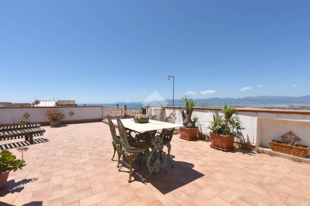 appartamento in vendita a Cagliari in zona Castello