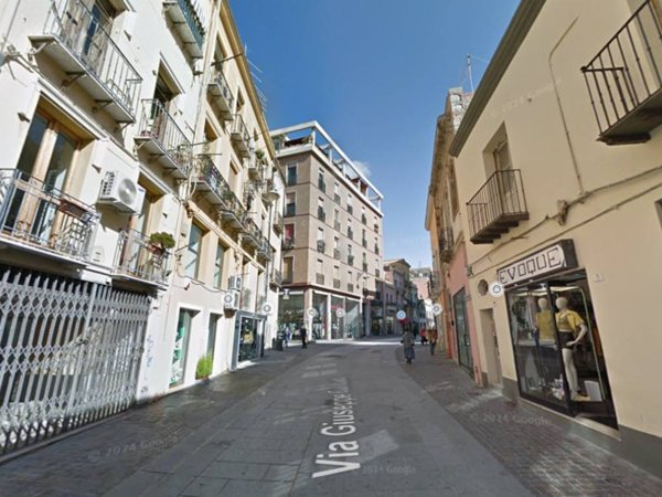 negozio in vendita a Cagliari in zona Villanova