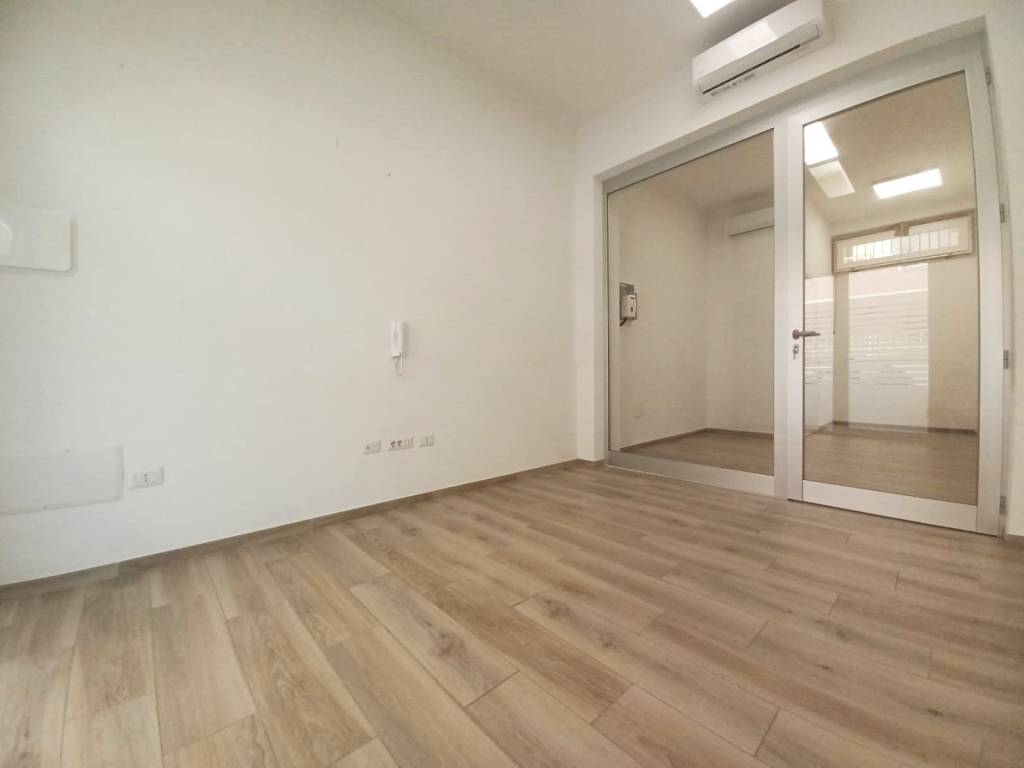 negozio in vendita a Cagliari in zona Monte Urpinu