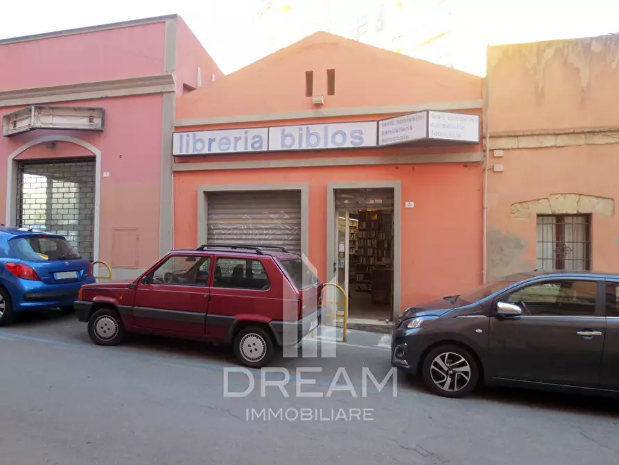 locale commerciale in vendita a Cagliari in zona Villanova