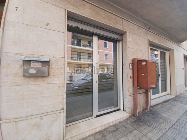 locale commerciale in vendita a Cagliari in zona Monte Urpinu