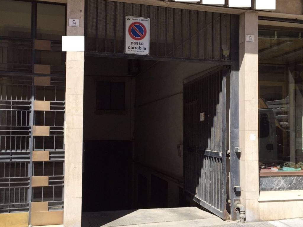locale commerciale in vendita a Cagliari in zona Marina