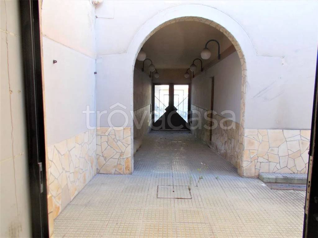 negozio in vendita a Cagliari in zona Pirri
