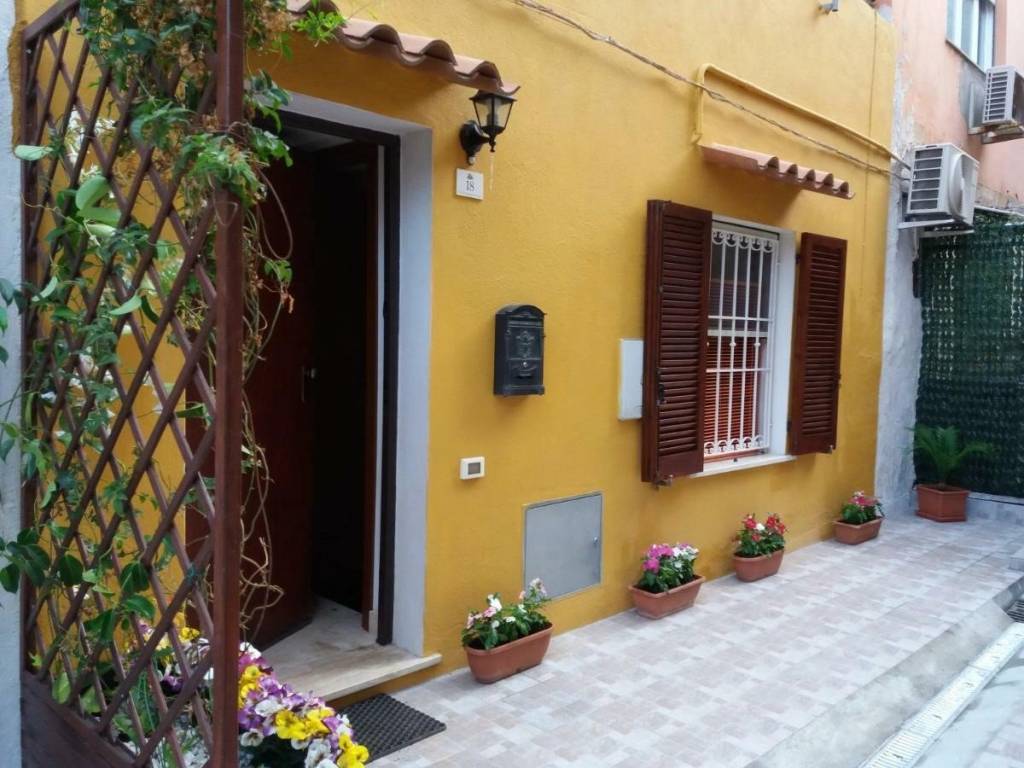 casa indipendente in vendita a Cagliari in zona Villanova