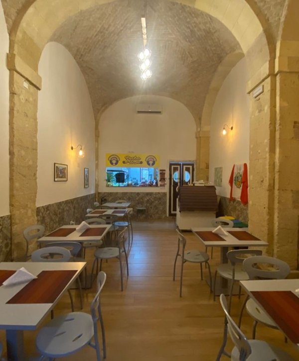 locale commerciale in vendita a Cagliari