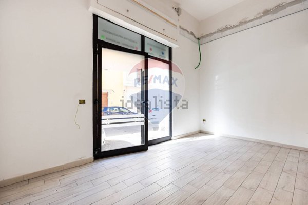 locale commerciale in vendita a Cagliari in zona Pirri