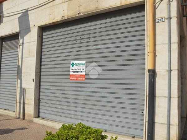 negozio in vendita a Cagliari in zona Sant'Avendrace