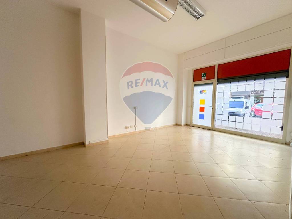locale commerciale in vendita a Cagliari in zona Sant'Avendrace