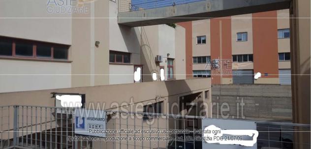 negozio in vendita a Cagliari in zona Tribunale