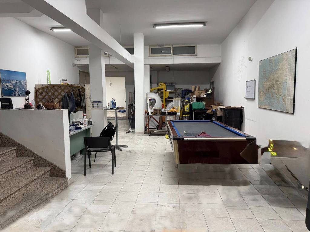 locale commerciale in vendita a Cagliari in zona Pirri