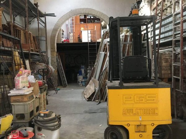 negozio in vendita a Cagliari in zona Pirri