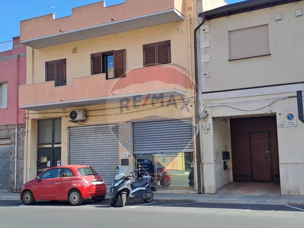 negozio in vendita a Cagliari in zona Pirri