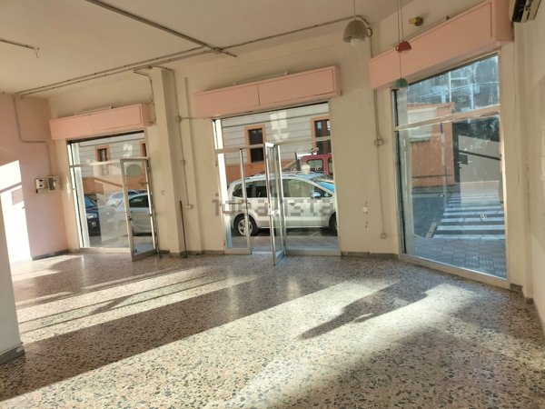 negozio in vendita a Cagliari in zona La Vega