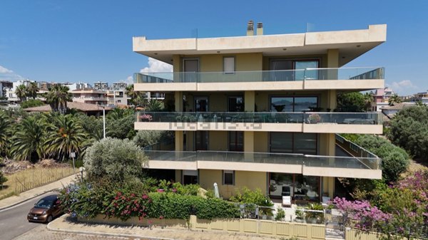 appartamento in vendita a Cagliari in zona Genneruxi