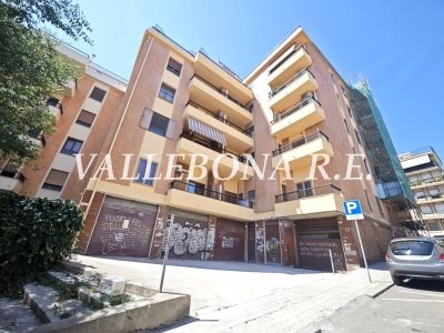 negozio in vendita a Cagliari in zona Villanova