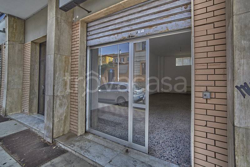 negozio in vendita a Cagliari in zona La Vega