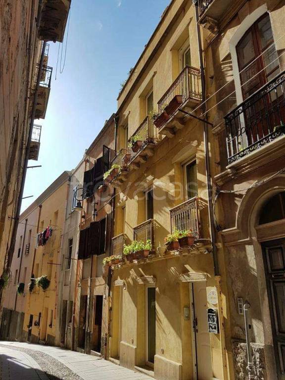 intera palazzina in vendita a Cagliari in zona Castello