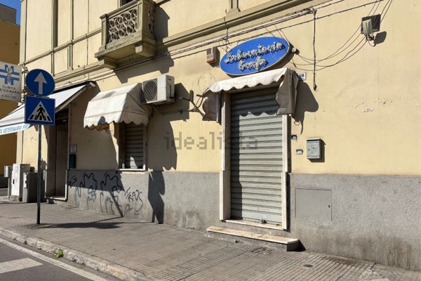 locale commerciale in vendita a Cagliari in zona La Vega