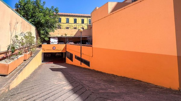 negozio in vendita a Cagliari in zona Marina