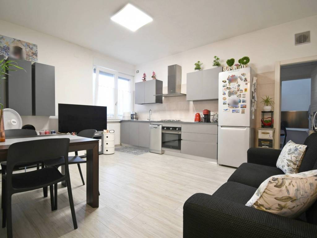 appartamento in vendita a Cagliari in zona Bonaria