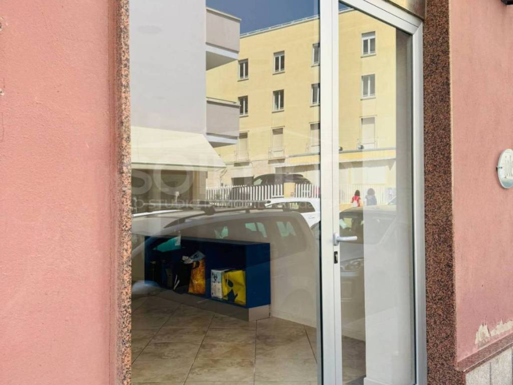 negozio in vendita a Cagliari in zona Villanova