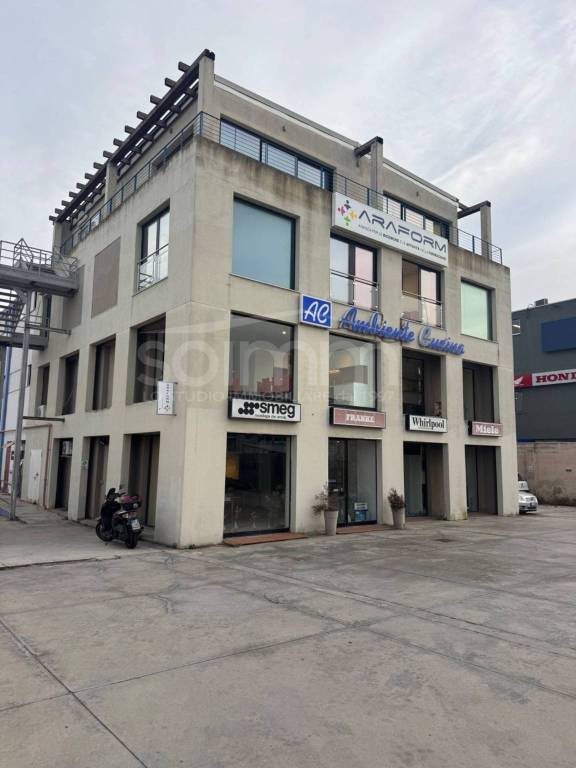 locale commerciale in vendita a Cagliari