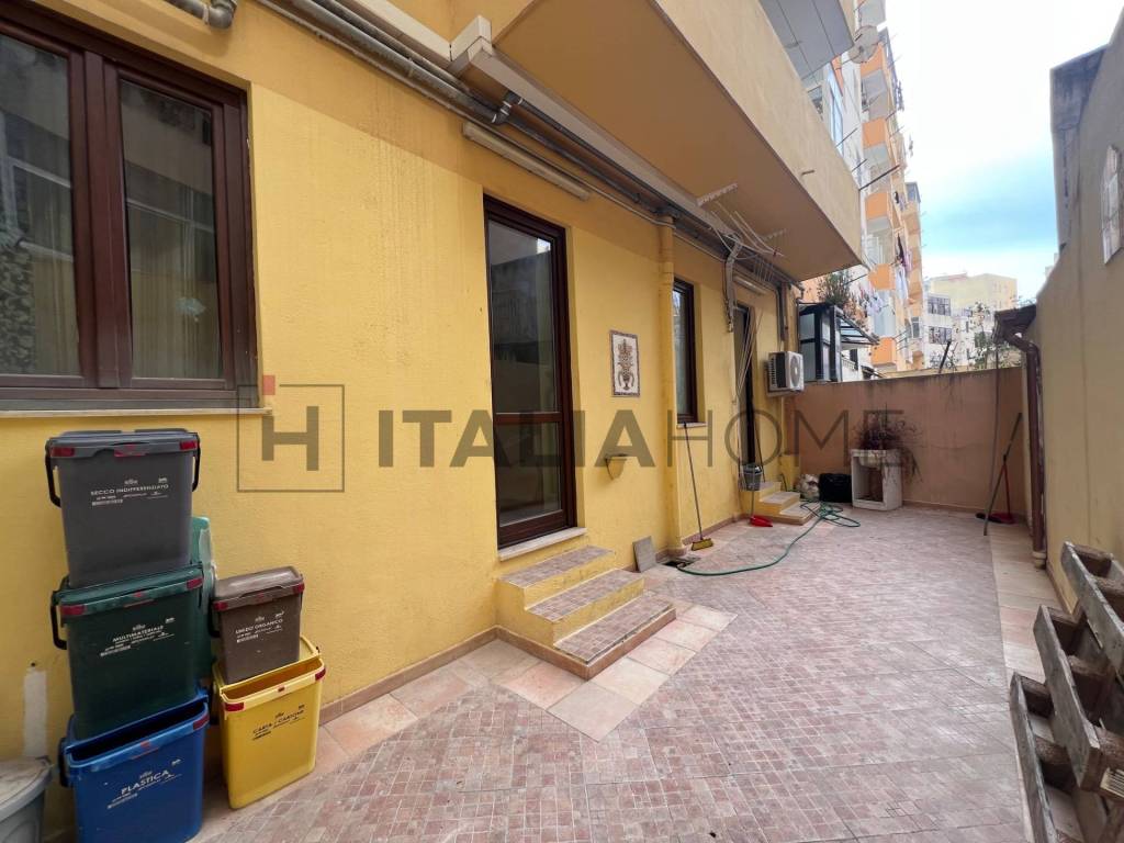 appartamento in vendita a Cagliari in zona Villanova