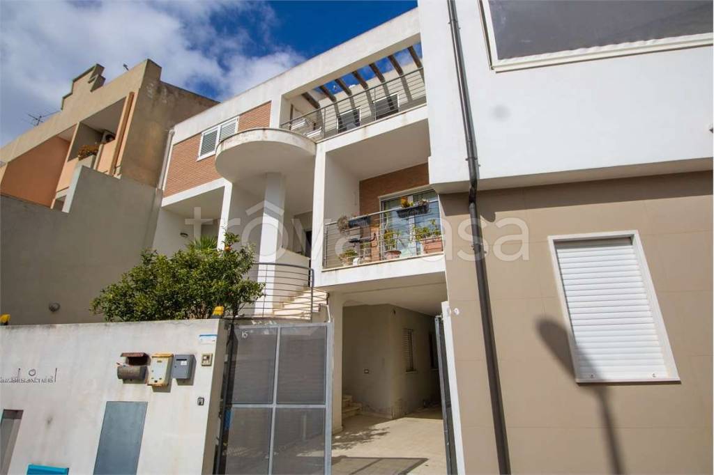 appartamento in vendita a Cagliari in zona Pirri