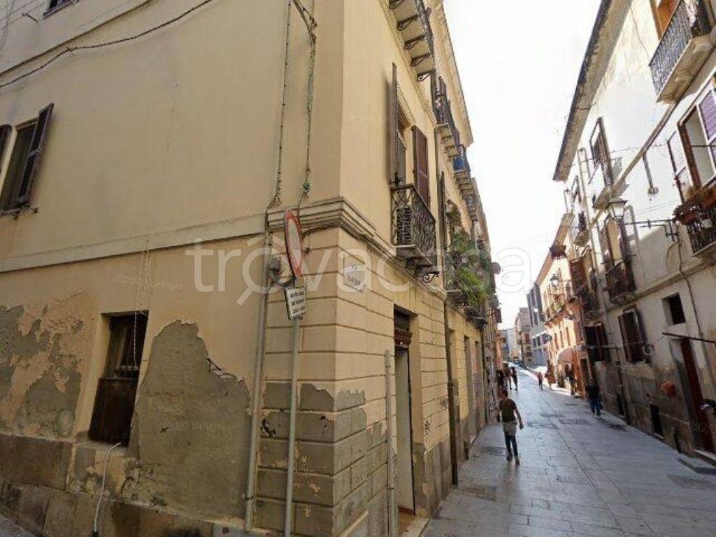 negozio in vendita a Cagliari in zona Marina