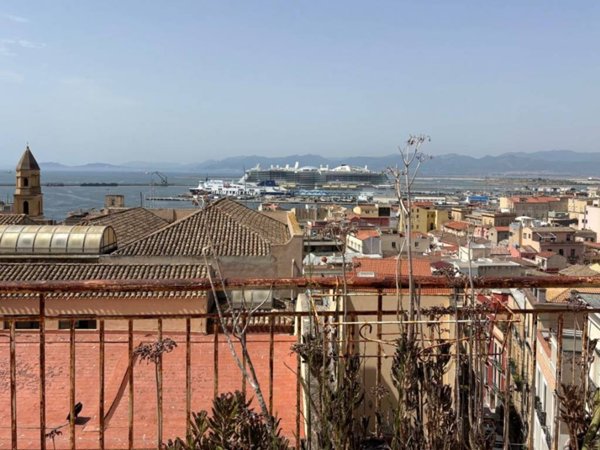 appartamento in vendita a Cagliari in zona Marina