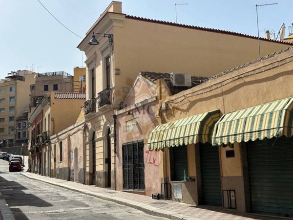 casa indipendente in vendita a Cagliari in zona Villanova