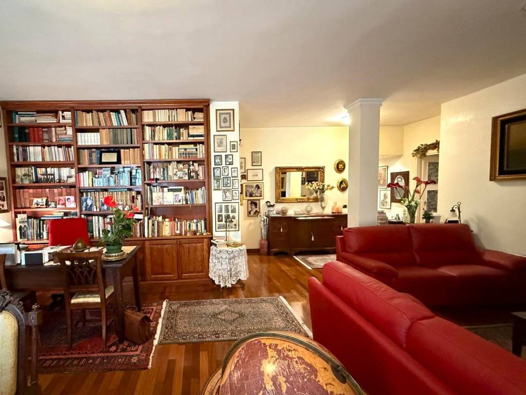 appartamento in vendita a Cagliari in zona Genneruxi