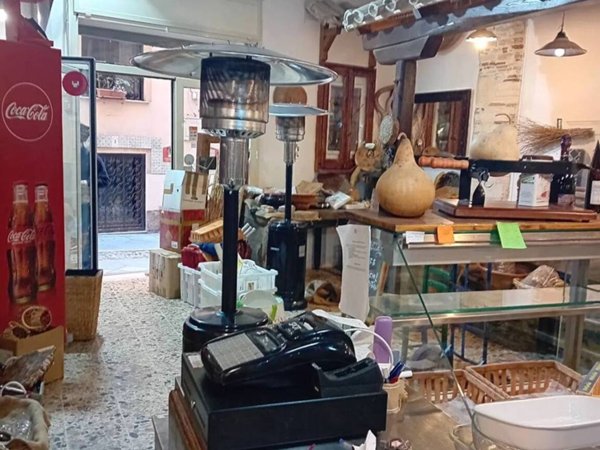 negozio in vendita a Cagliari in zona Castello