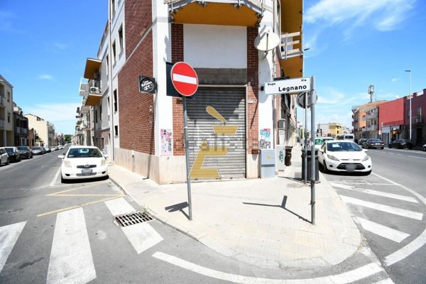 locale commerciale in vendita a Cagliari in zona Pirri