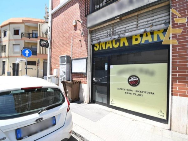 negozio in vendita a Cagliari in zona Pirri