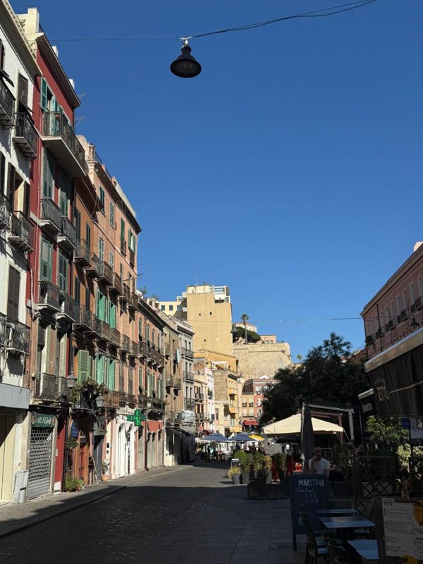 negozio in vendita a Cagliari in zona Stampace/Punici