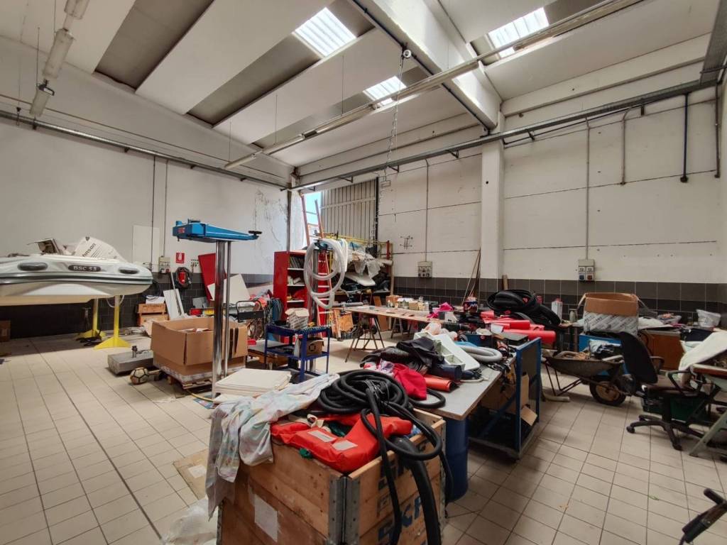 capannone in vendita a Cagliari in zona Sant'Avendrace