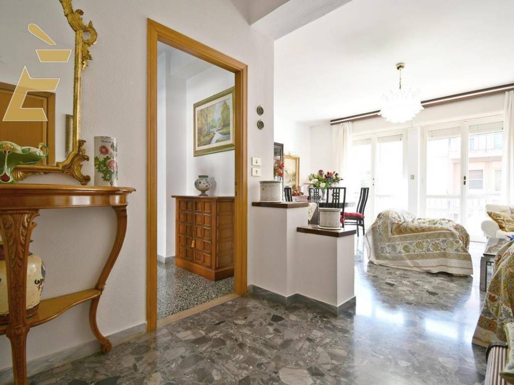 appartamento in vendita a Cagliari in zona Genneruxi