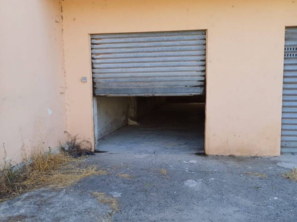 negozio in vendita a Cagliari in zona Is Mirrionis/San Michele