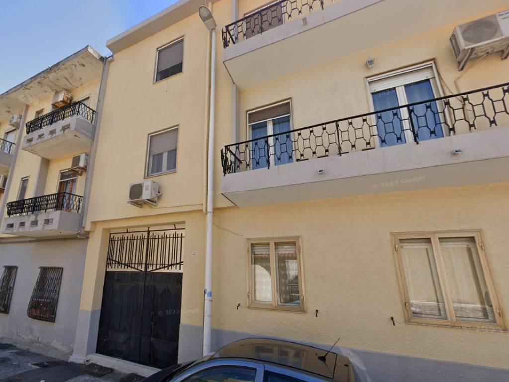 locale commerciale in vendita a Cagliari in zona Pirri