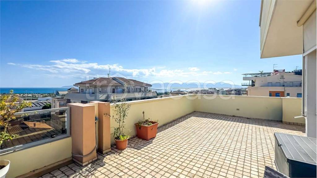 appartamento in vendita a Cagliari in zona Bonaria