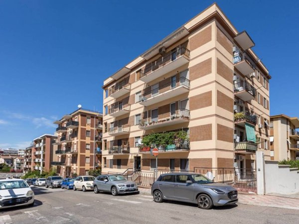 appartamento in vendita a Cagliari in zona Bonaria