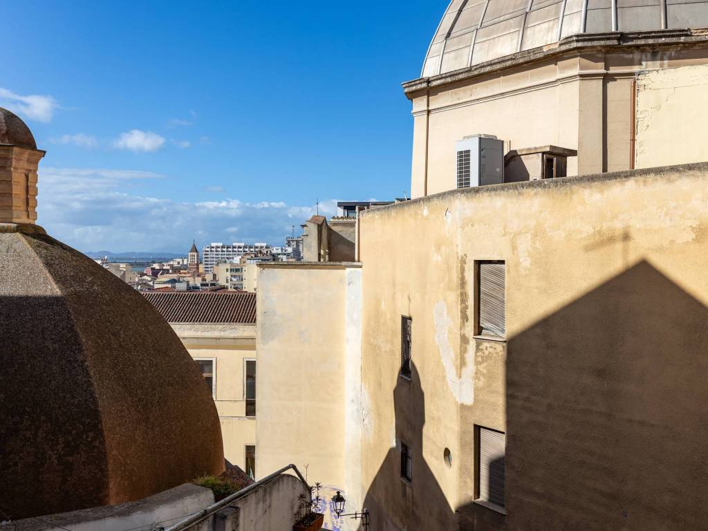 appartamento in vendita a Cagliari in zona Marina