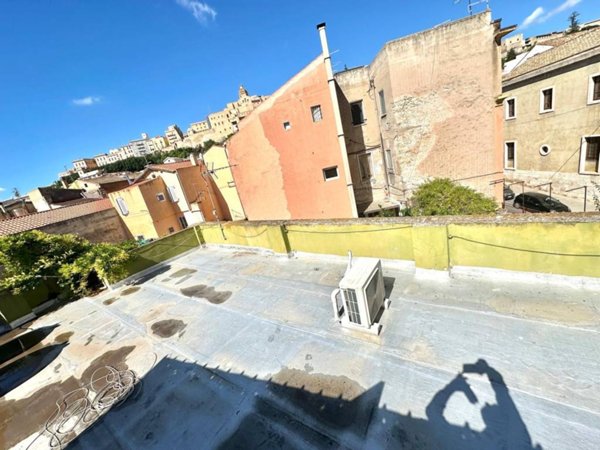 casa indipendente in vendita a Cagliari in zona Villanova