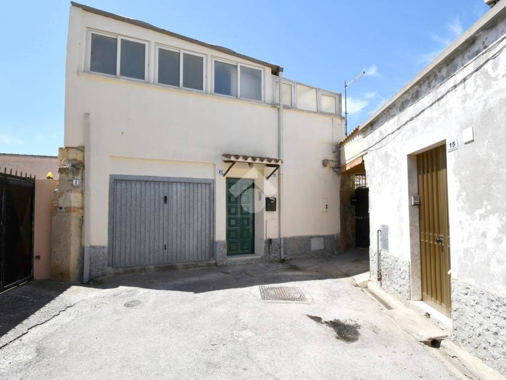 casa indipendente in vendita a Cagliari in zona Pirri